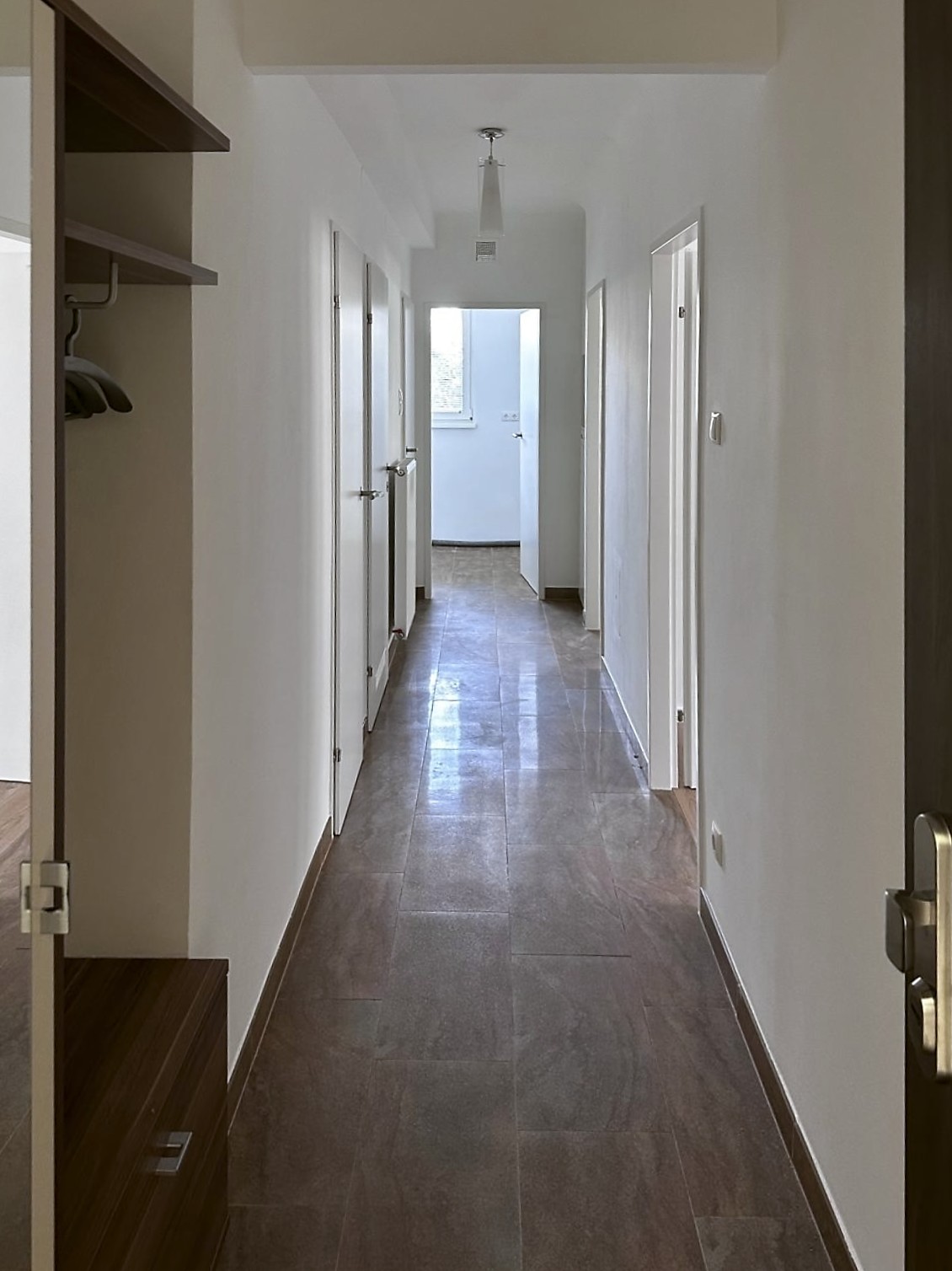 Eingangsbereich mit eingebautem Garderobenverbau