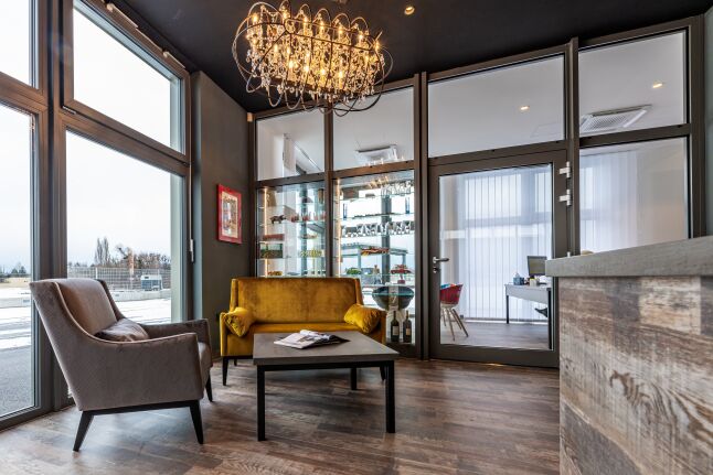 Lounge-Atmosphäre im Empfangsbereich